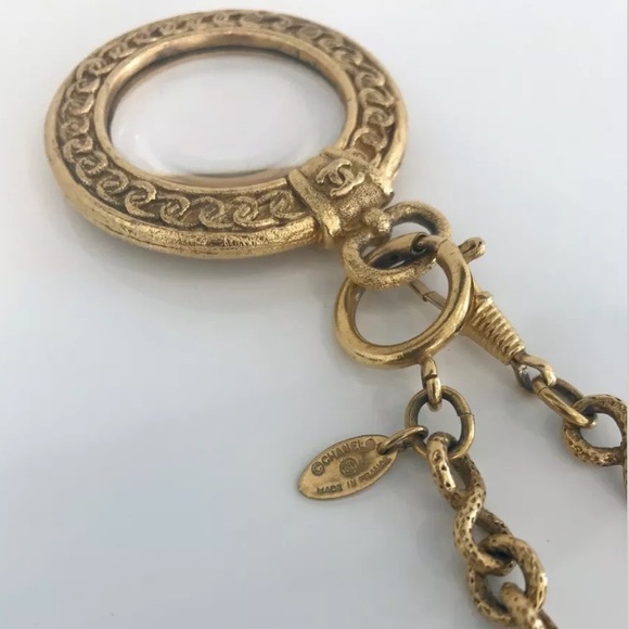CHANEL MAGNIFYING GLASS MEDALLION NECKLACE NWOTS! - Picture 12 of 15
